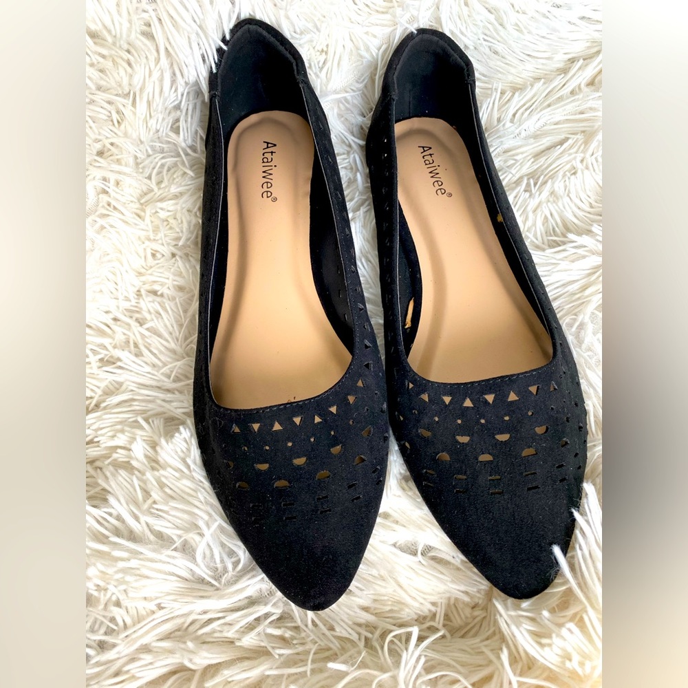 Pointed toe black flats with cutout detail